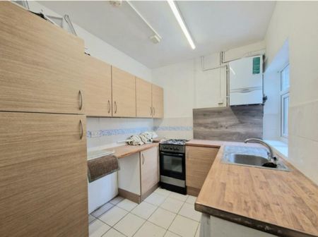 3 bed Mid Terraced House for Rent - Photo 4