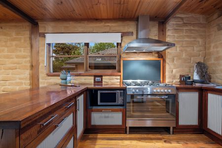 Warm, Welcoming & Filled with Character - Photo 4