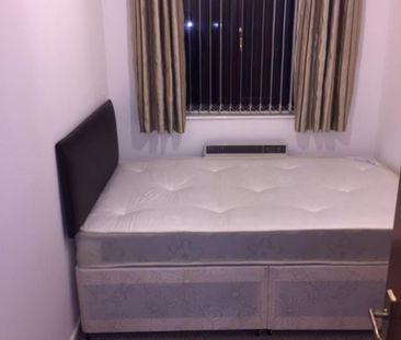 2 bedroom flat to rent - Photo 4