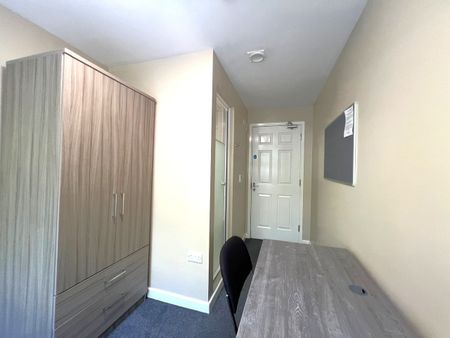 7 Bed Flat, Stokes Croft, BS1 - Photo 4