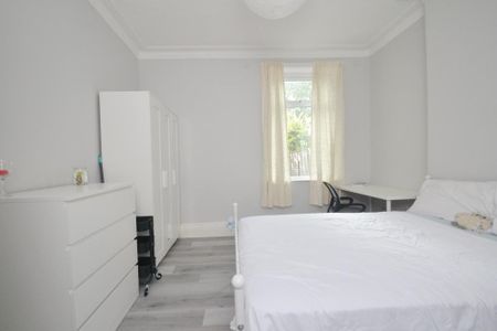 5 bedroom semi-detached house to rent - Photo 3