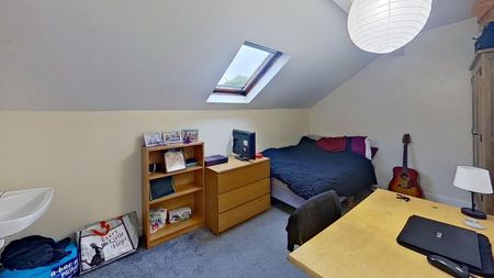 Ash road , Headingley - Photo 5