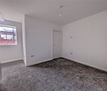 5 bed apartment to rent in Newcomen Terrace, Redcar, TS10 - Photo 3