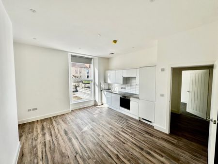2 Bed Flat, Cotham Hill, BS6 - Photo 3
