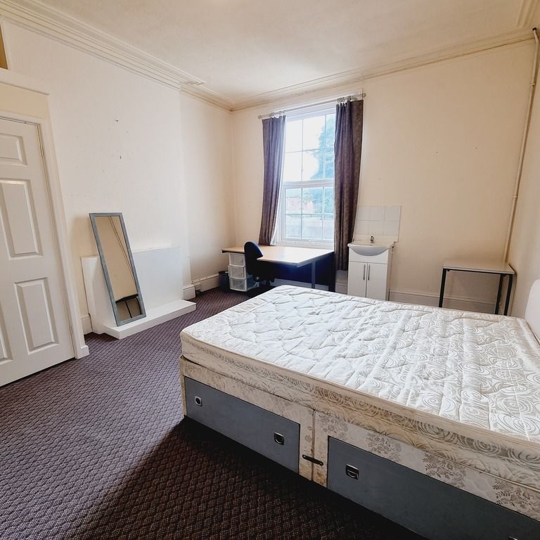 7 Bed Student Accommodation - Photo 1