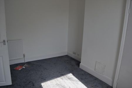 4 bedroom terraced house to rent - Photo 3