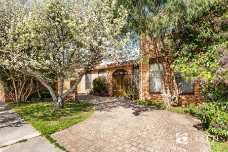 Four Bedroom Two Storey Home - GREAT LOCATION - Photo 4