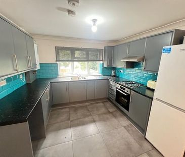 3 bedroom semi-detached house to rent - Photo 5