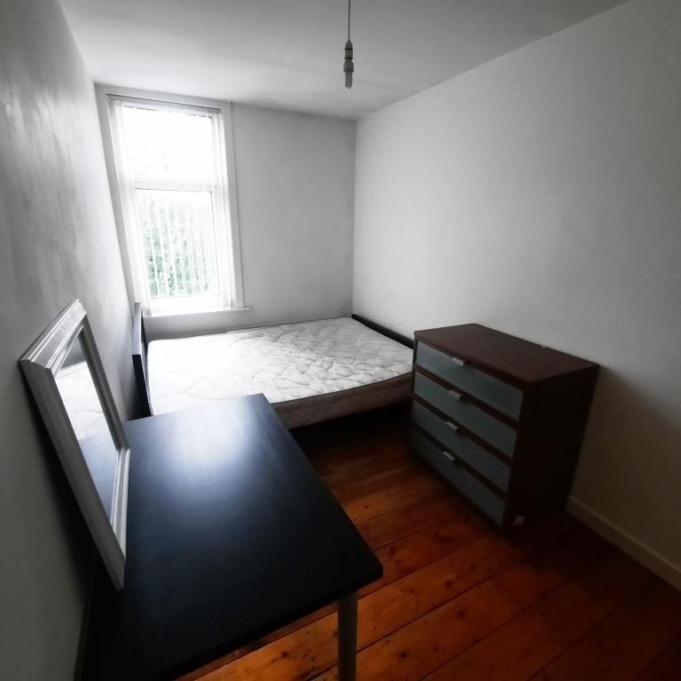 Room in a Shared House, Littleton Road, M7 - Photo 1