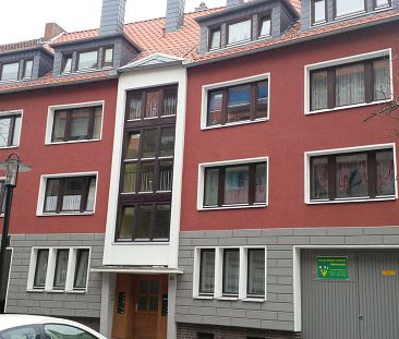 Inmitten der Stadt, trotzdem ruhig und komfortabel, mit Balkon - Photo 1