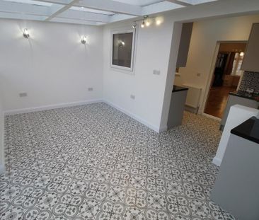 3 bedroom semi-detached house to rent - Photo 6