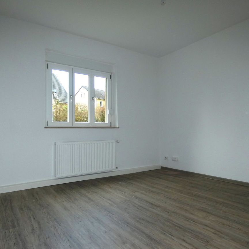 *** Heimaterde! 2 Zimmer-Wohnküche – modernes Duschbad – eigener Garten!*** - Photo 1