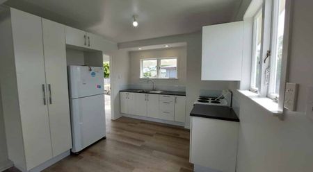 3 Bedroom Home in Hillcrest - Photo 5