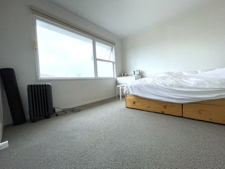 Spacious 4-Bedroom Family Home in Prime Bucklands Beach Location - Photo 5