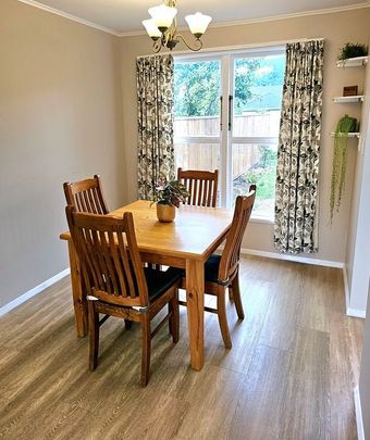 GORGEOUS FULLY FURNISHED PROPERTY - 6 MONTH LEASE - Photo 1