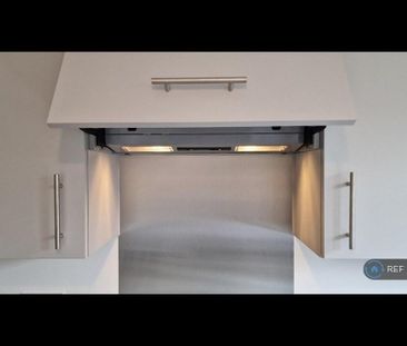 3 bedroom semi-detached house to rent - Photo 6