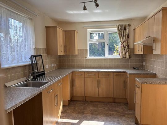 4 bedroom detached house to rent - Photo 1