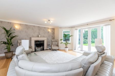 7 bedroom detached house to rent - Photo 2