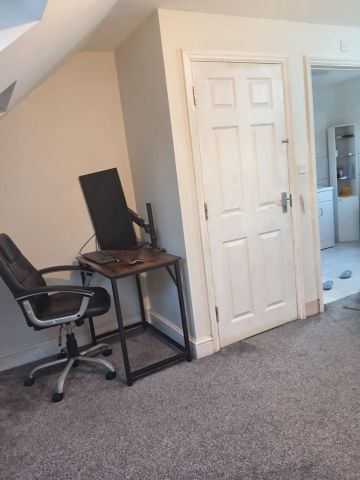 Room in a Shared House, Victoria Road, IG11 - Photo 4