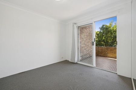 Freshly Paint Ground Floor Unit In The Heart Of Hornsby - Photo 2