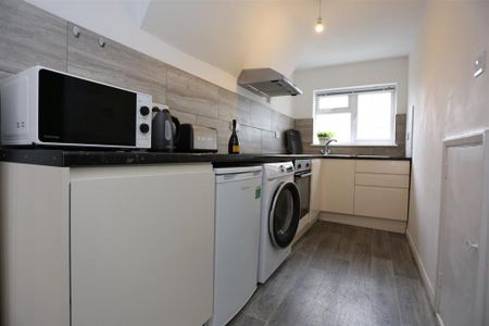 4 bedroom maisonette to rent - Photo 2