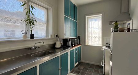 RICCARTON - TWO BEDROOMS, HEAT PUMP, SINGLE GARAGE - Photo 5