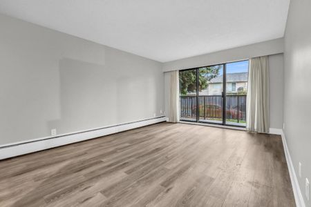 Maple Manor Apartments - Photo 2