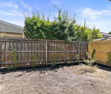 Luxurious Low-Maintenance Living in a Blue-Chip location! - Photo 3