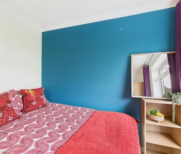 1 bedroom in a house share to rent - Photo 4