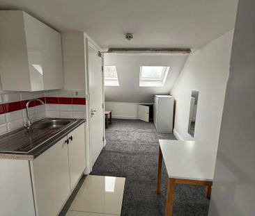 Studio to rent - Photo 1