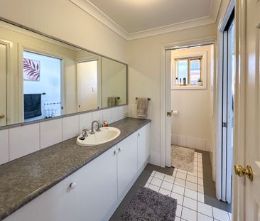 Charming Family Home in Dubbo - Photo 3