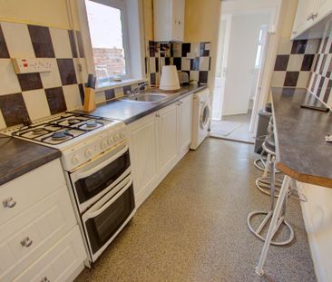 3 bedroom terraced house to rent - Photo 5