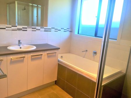 Modern Home with Shed &excl; - Photo 4