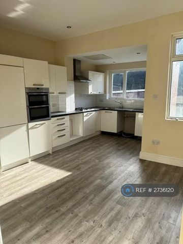 2 bedroom terraced house to rent - Photo 2