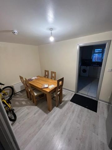 1 bedroom in a house share to rent - Photo 4