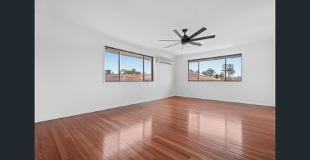 Spacious 4bedrooms upper Level unit for rent! - Photo 3