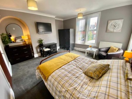 1 bedroom in a house share to rent - Photo 4