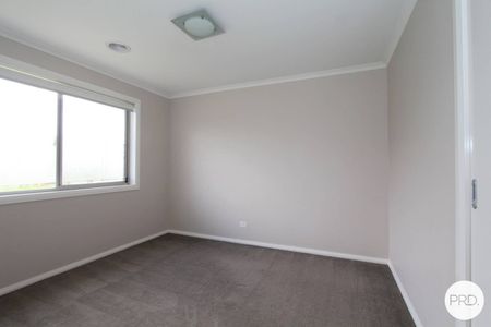 FAMILY HOME WITH THREE SEPARATE LIVING AREAS AND STUDY SPACE - Photo 5