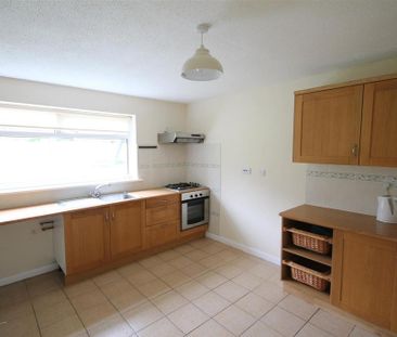 3 bedroom terraced house to rent - Photo 4