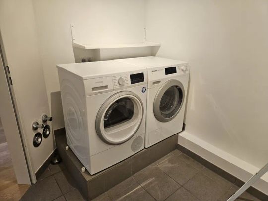 Moderne Etagenwohnung im schönen Lemmerzpark *Einbauküche - Photo 1