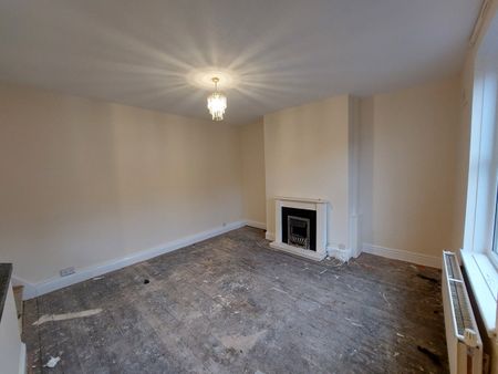 3 Bed Terraced House, Gilpin View, LS12 - Photo 2