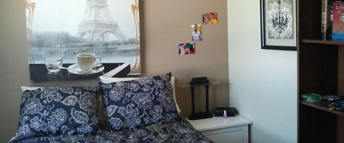 FURNISHED ROOMS FOR FEMALE POST-GRADUATE STUDENTS ACROSS FROM FOOTHILLS HOSPITAL — 1 Bedroom Room For Rent - Photo 1