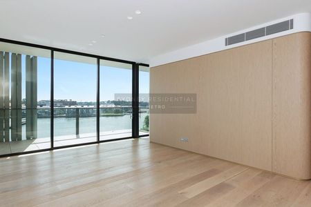 Luxurious waterfront apartment with a premium view to satisfy! - Photo 3