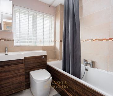 Heathfield, Crawley, RH10 - Photo 3