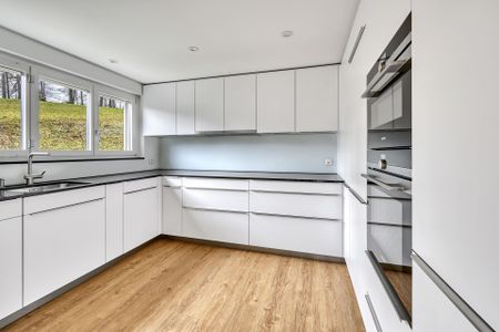 Neuwertige 7-Zimmer-Wohnung mit traumhafter Aussicht - Photo 2