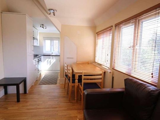 Flat, The Ridgeway, London, NW11 - Photo 1
