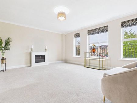 5 bedroom end of terrace house to rent - Photo 2