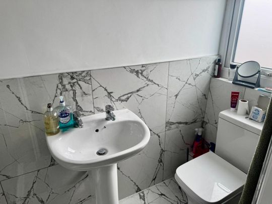 1 bedroom Flat To Let - Photo 1