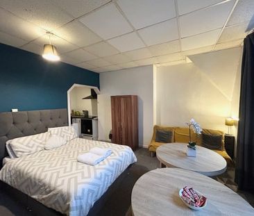 Durley Gardens, Westcliff Studios - Photo 2