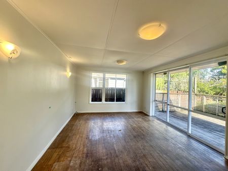 Renovated 3 bedroom home - Photo 2